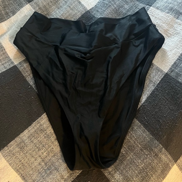 Arie high waist crossover swim bottom—XL - Picture 1 of 4